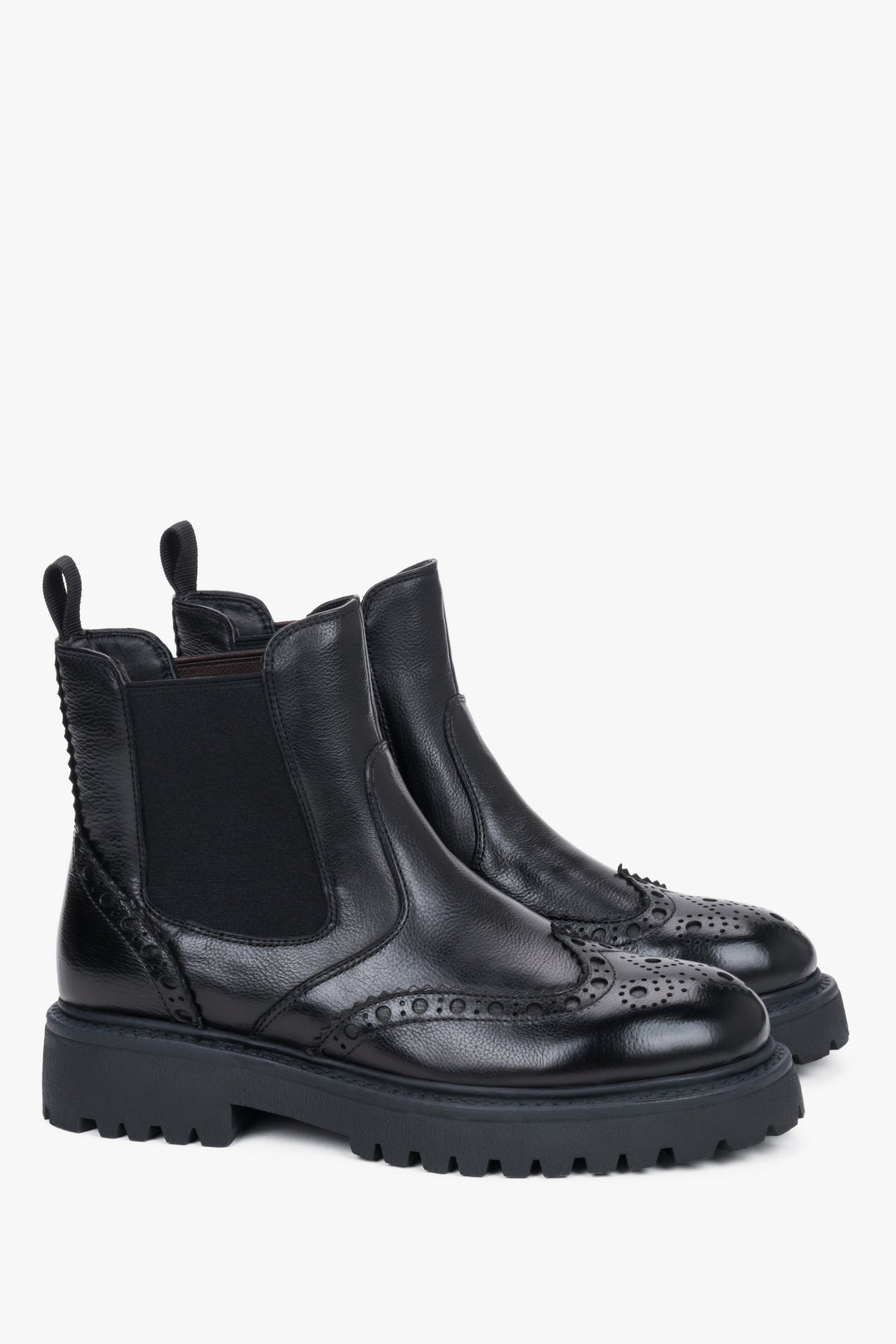 Women's black leather Chelsea boots on a thick sole with brogue perforation Estro.