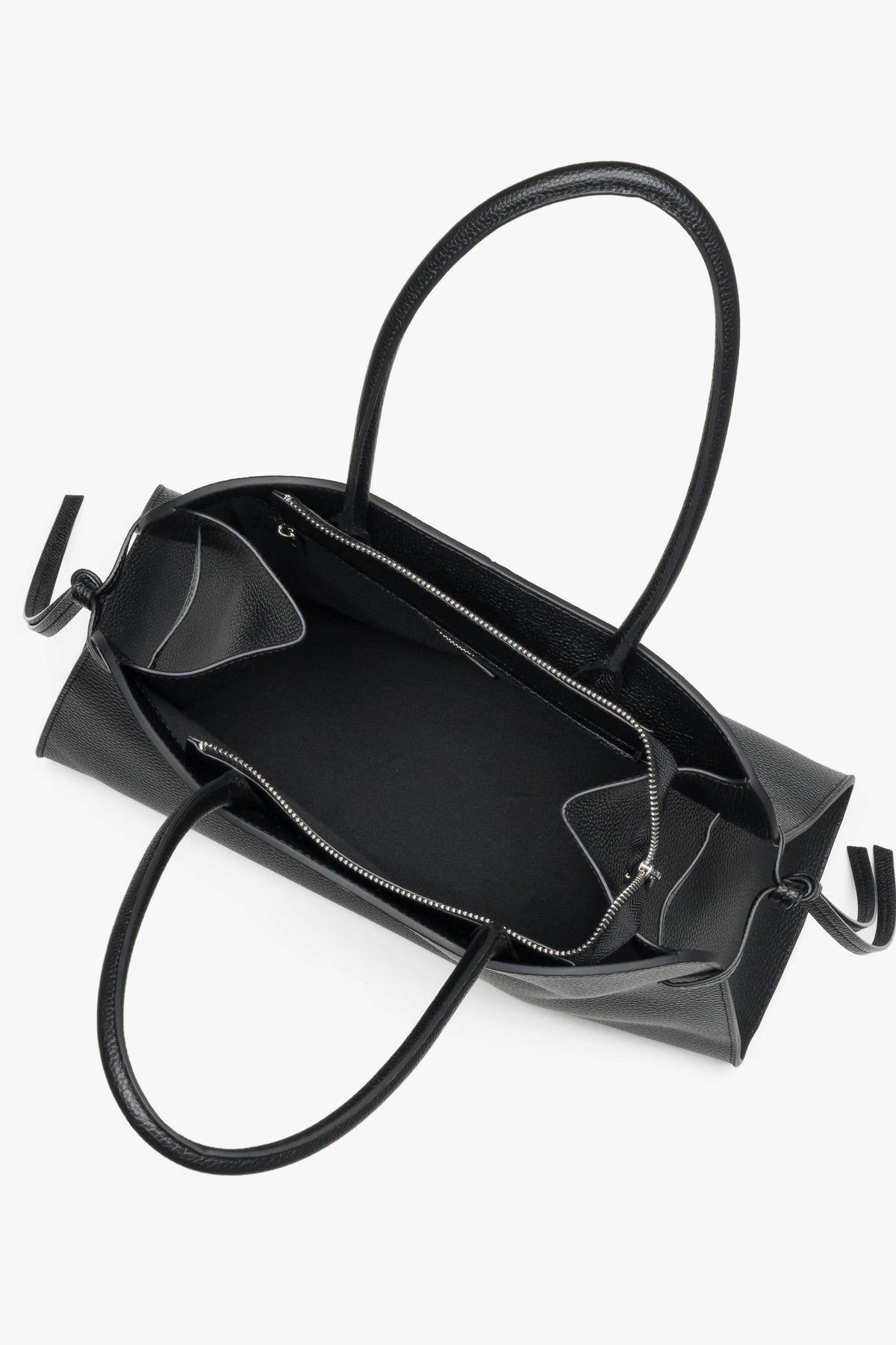 Women's black leather bowler bag Estro - close-up of side lacing and craftsmanship details.
