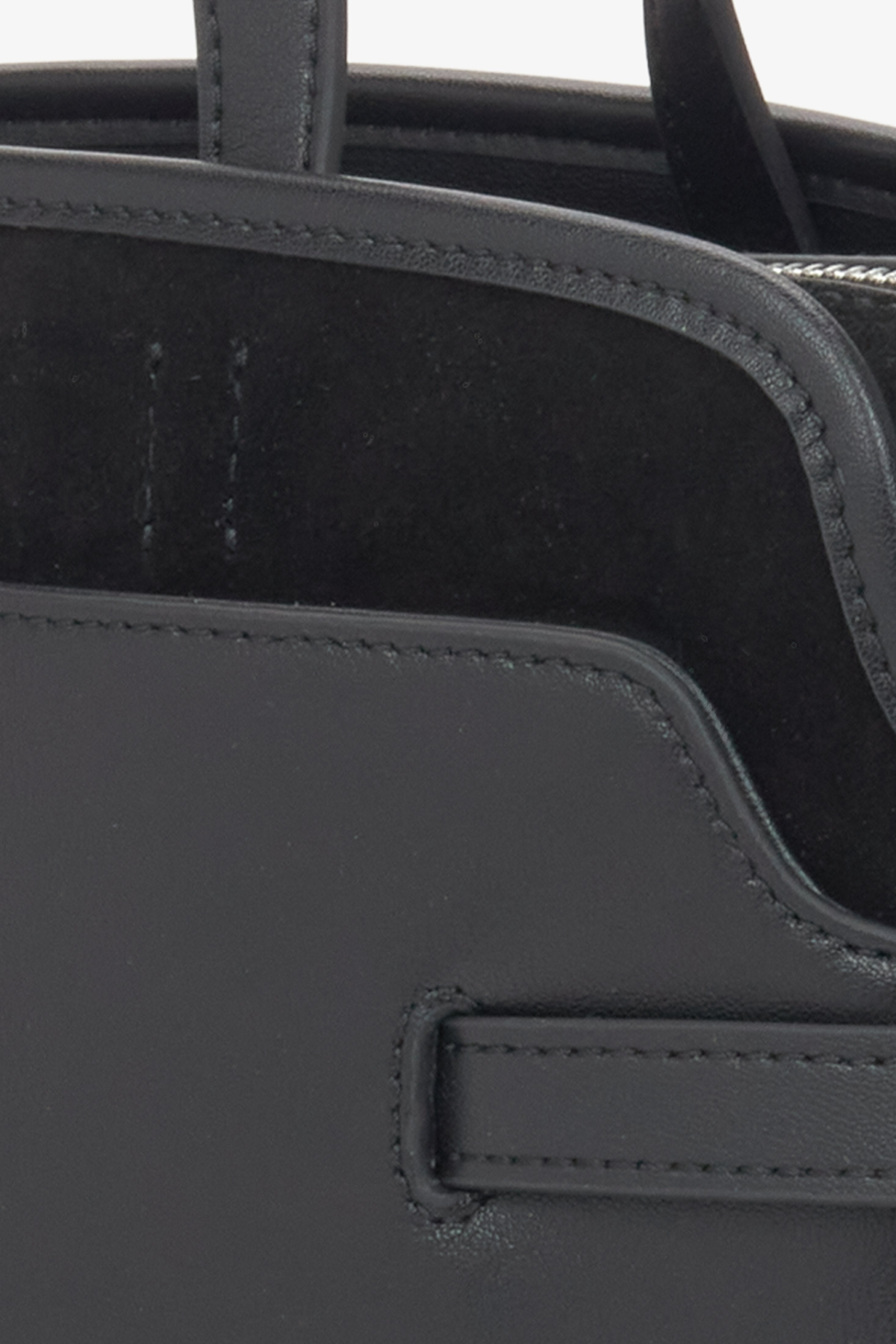 Women's black tote handbag Estro, made of genuine leather.