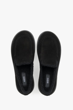 Faux fur lined black women’s loafers made of natural velour by Estro.