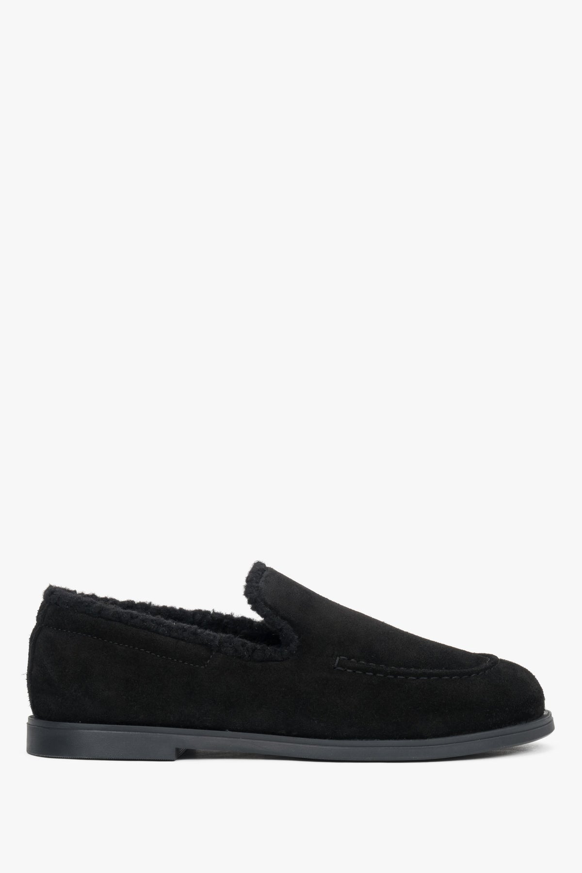 Black velour women’s loafers lined with faux fur Estro.