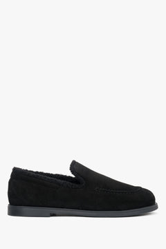 Black velour women’s loafers lined with faux fur Estro.