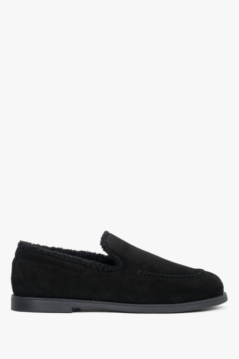 Black velour women’s loafers lined with faux fur Estro.