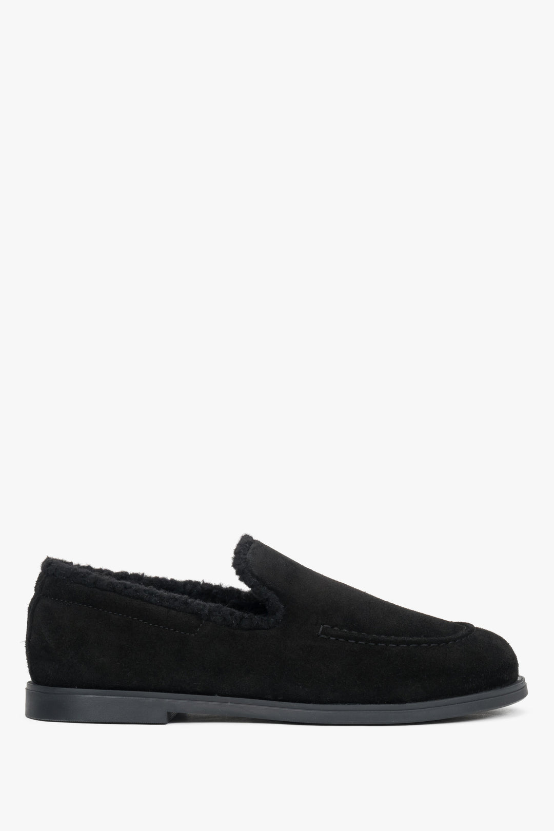 Black velour women’s loafers lined with faux fur Estro.