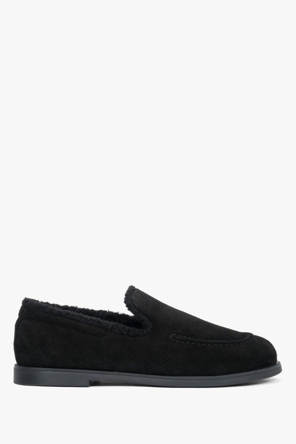 Black velour women’s loafers lined with faux fur Estro.