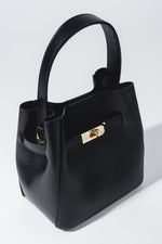 Women's Black Handy Satchel Handbag made of Premium Italian Genuine Leather Estro ER00120517.