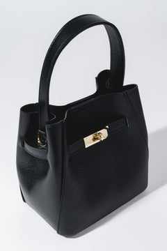 Women's Black Handy Satchel Handbag made of Premium Italian Genuine Leather Estro ER00120517.