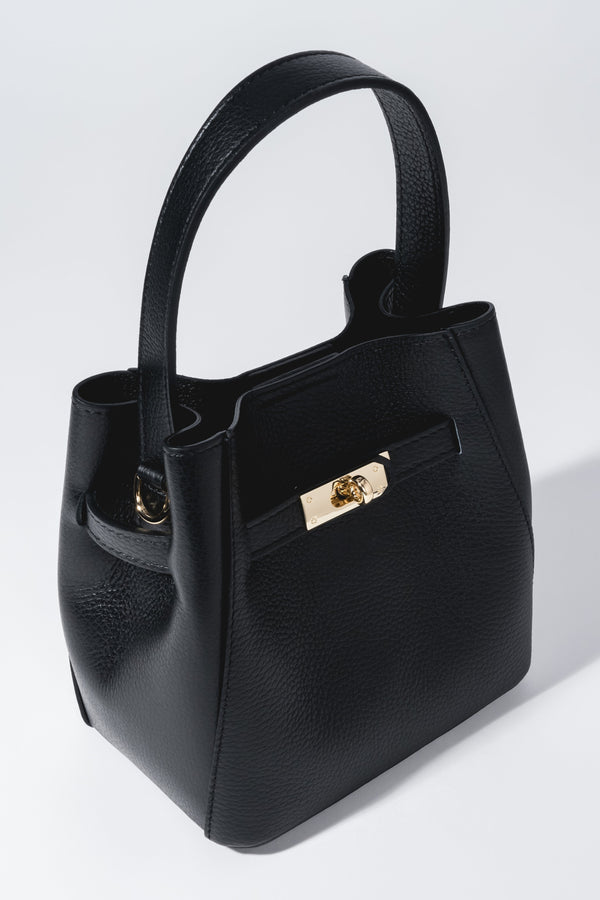 Women's Black Handy Satchel Handbag made of Premium Italian Genuine Leather Estro ER00120517.
