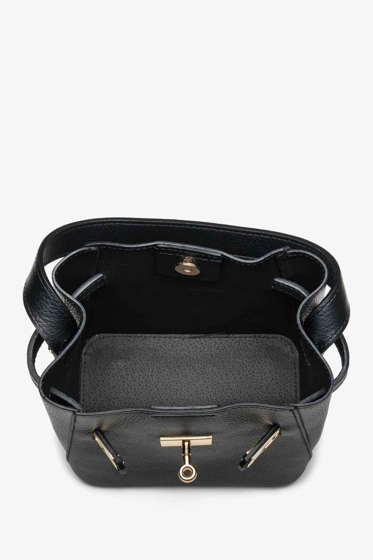 Black women’s satchel bag made of high-quality Italian genuine leather.