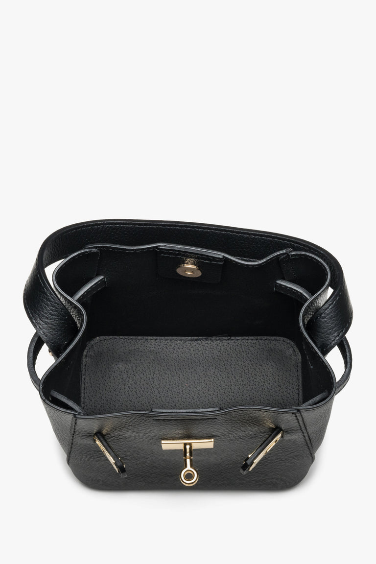 Black women’s satchel bag made of high-quality Italian genuine leather.