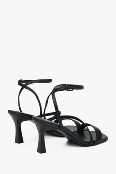In genuine leather, black women’s heeled sandals by Estro.
