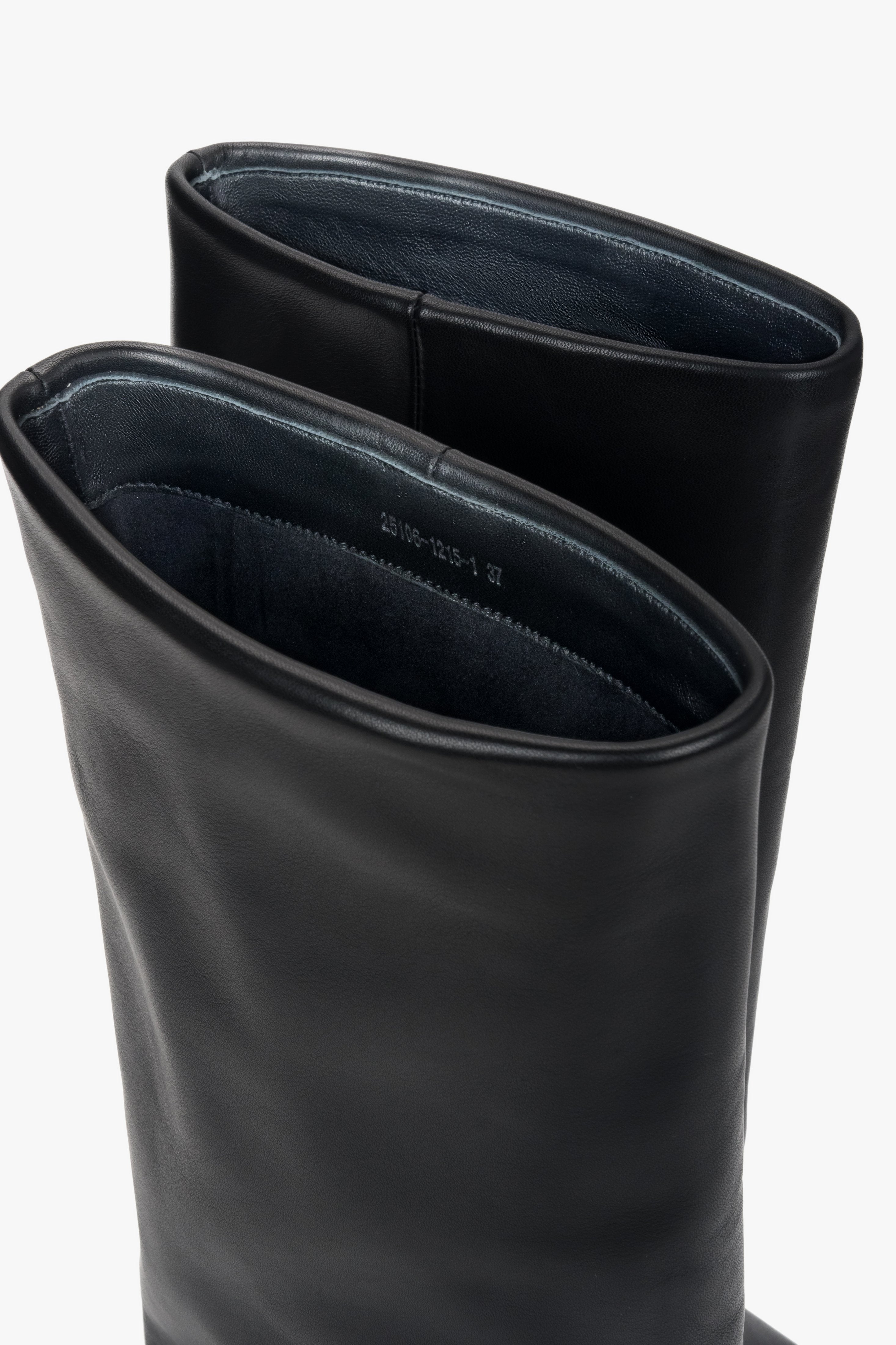 Women’s high cowboy boots made of natural leather with buckle.