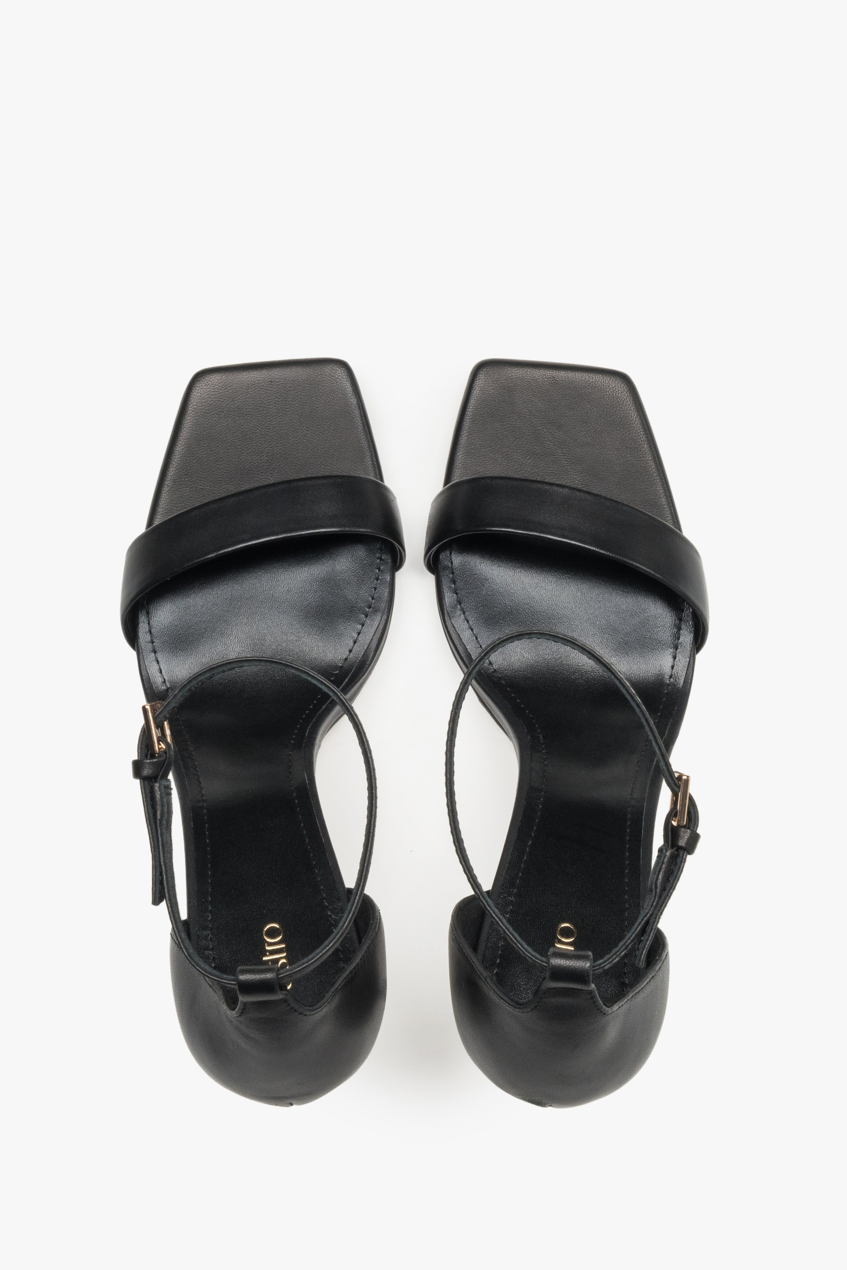 Soft insole made of genuine leather, ensuring hygiene and wearing comfort – top view.