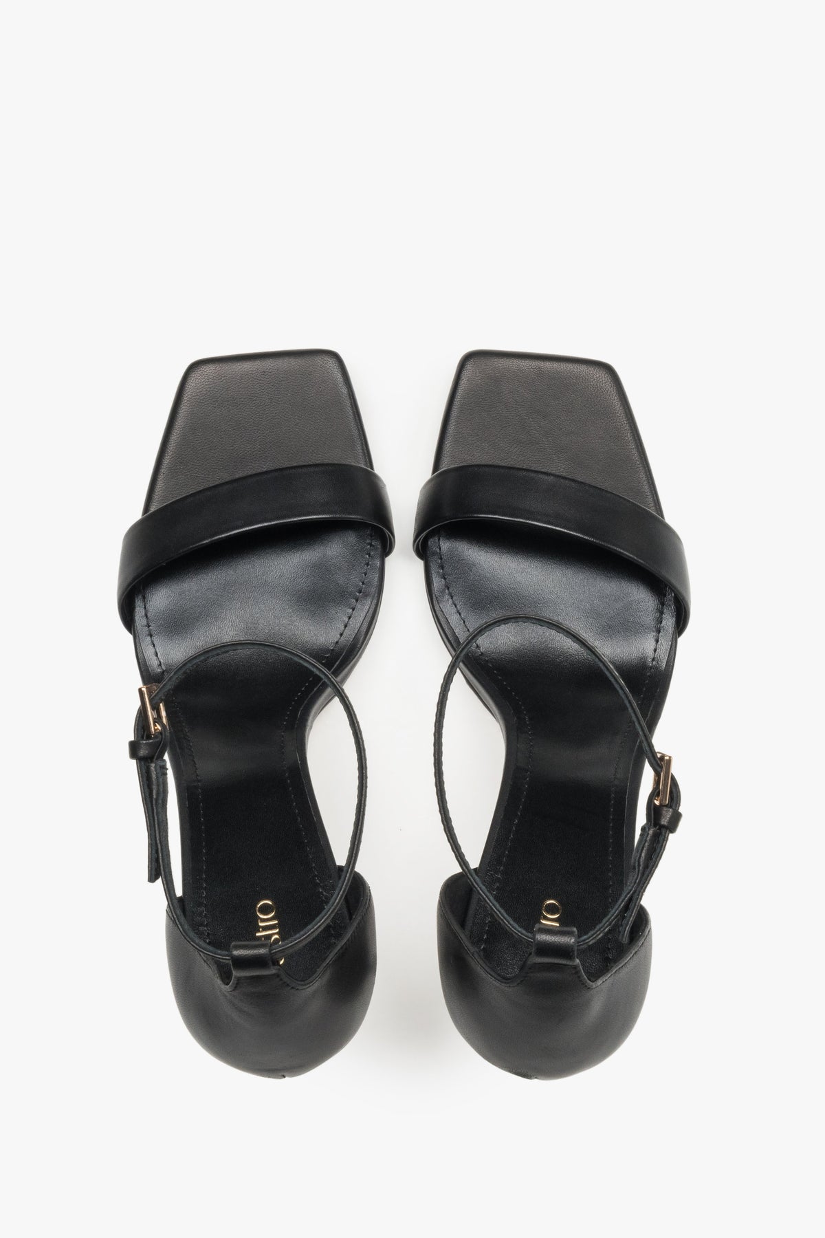 Soft insole made of genuine leather, ensuring hygiene and wearing comfort – top view.