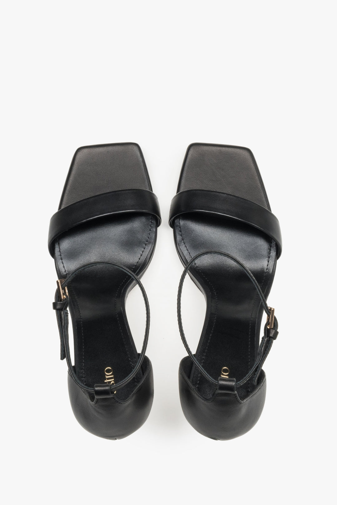 Soft insole made of genuine leather, ensuring hygiene and wearing comfort – top view.