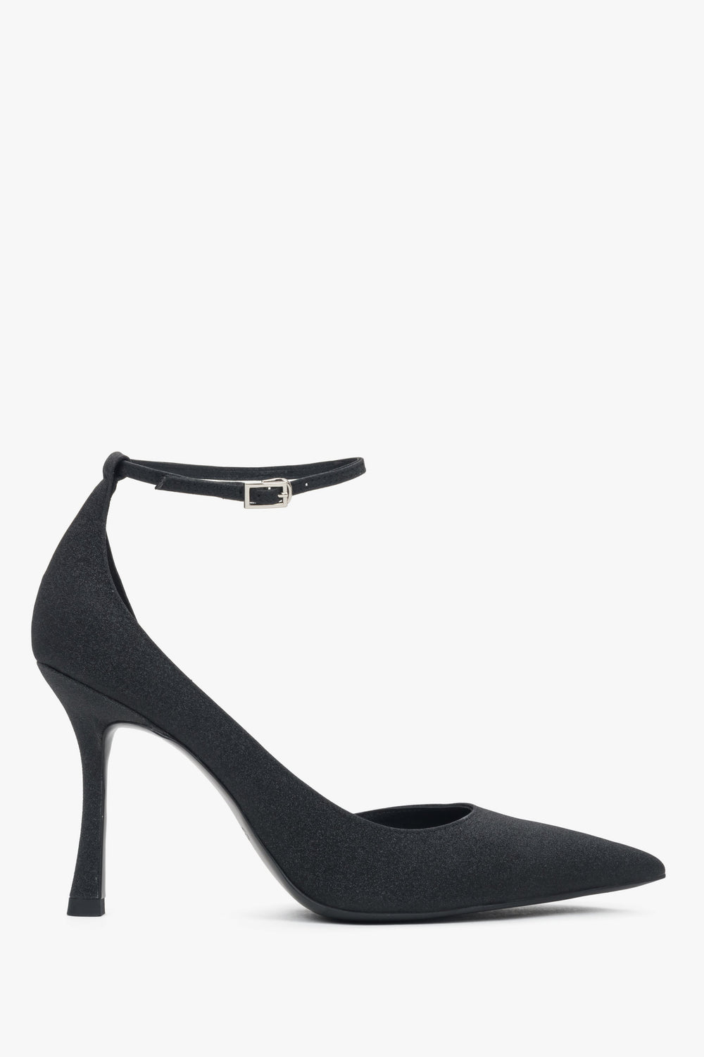 Black women’s high-heeled shoes with a buckle.