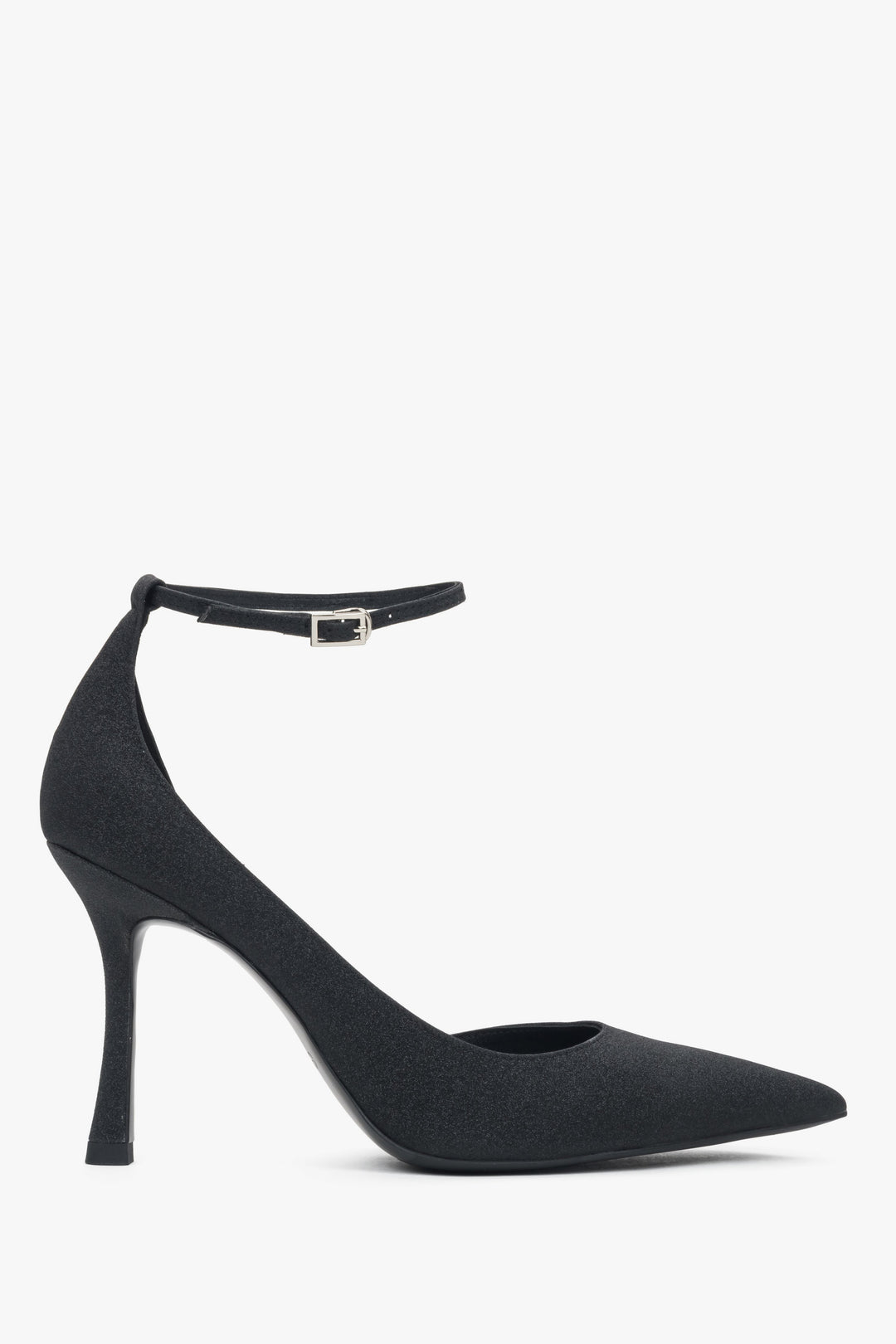 Black women’s high-heeled shoes with a buckle.