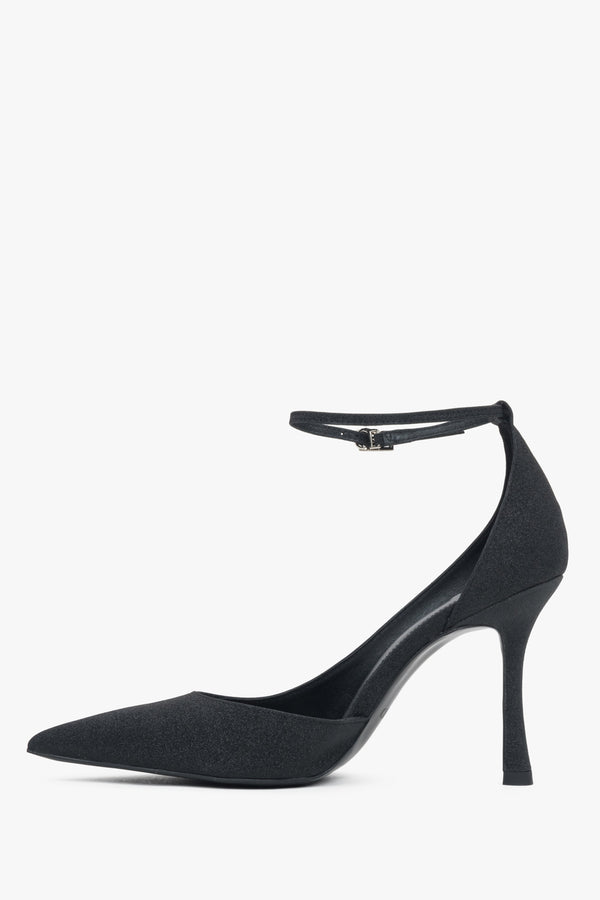 Women’s black high-heeled shoes with a buckle Estro.