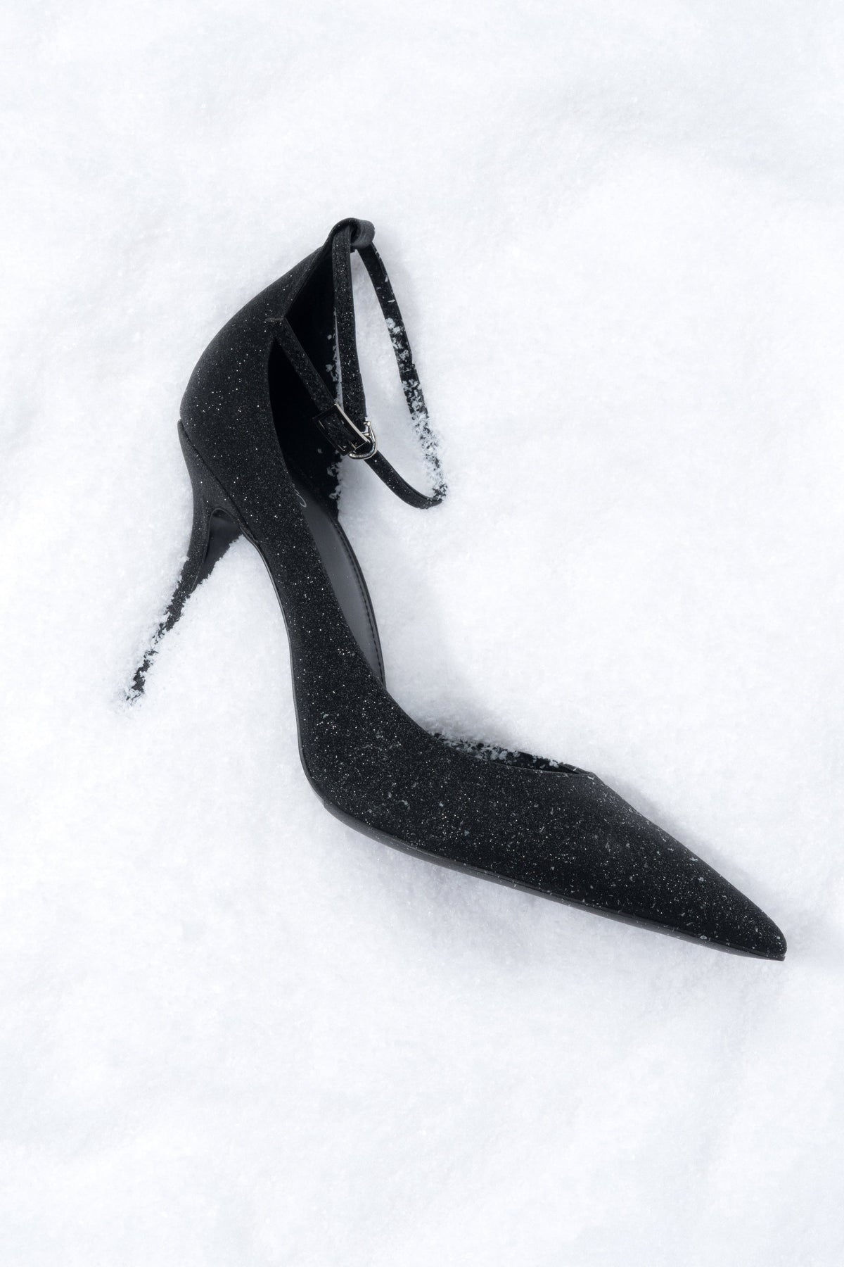 Black women’s high-heeled shoes with a buckle.