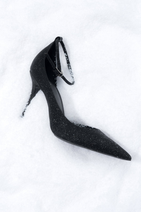 Black women’s high-heeled shoes with a buckle.