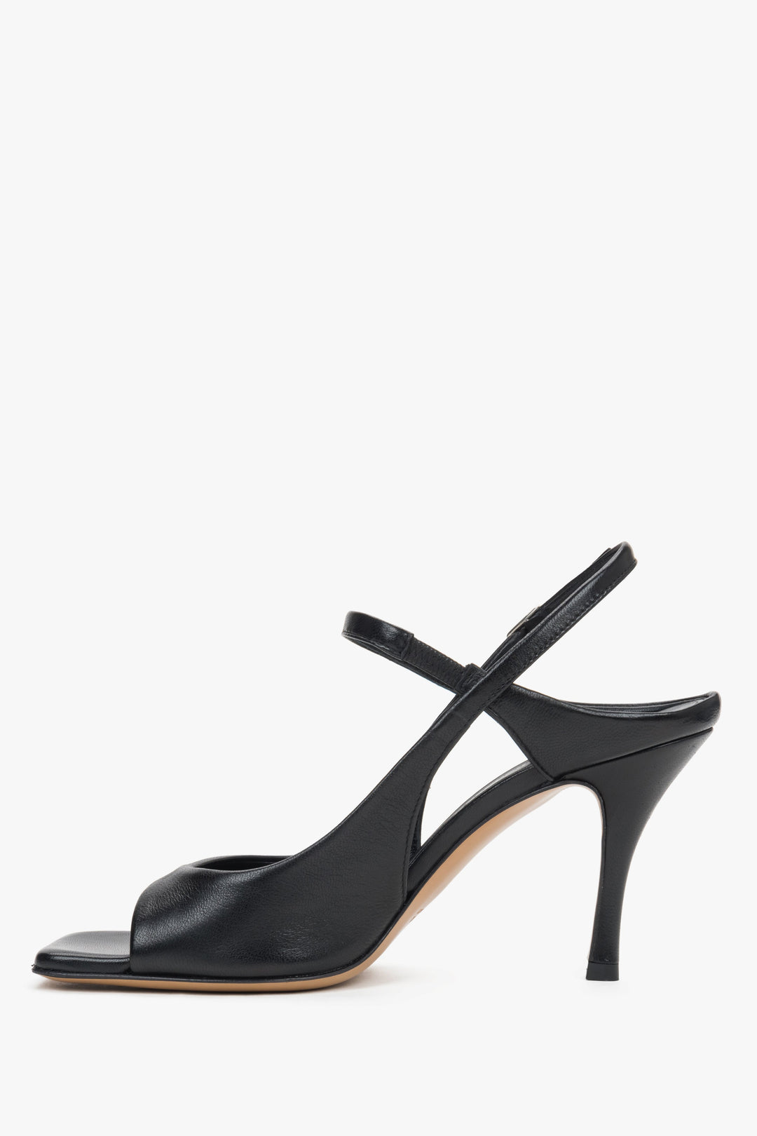 Sophisticated black leather sandals for women, perfect for galas and business cocktails.