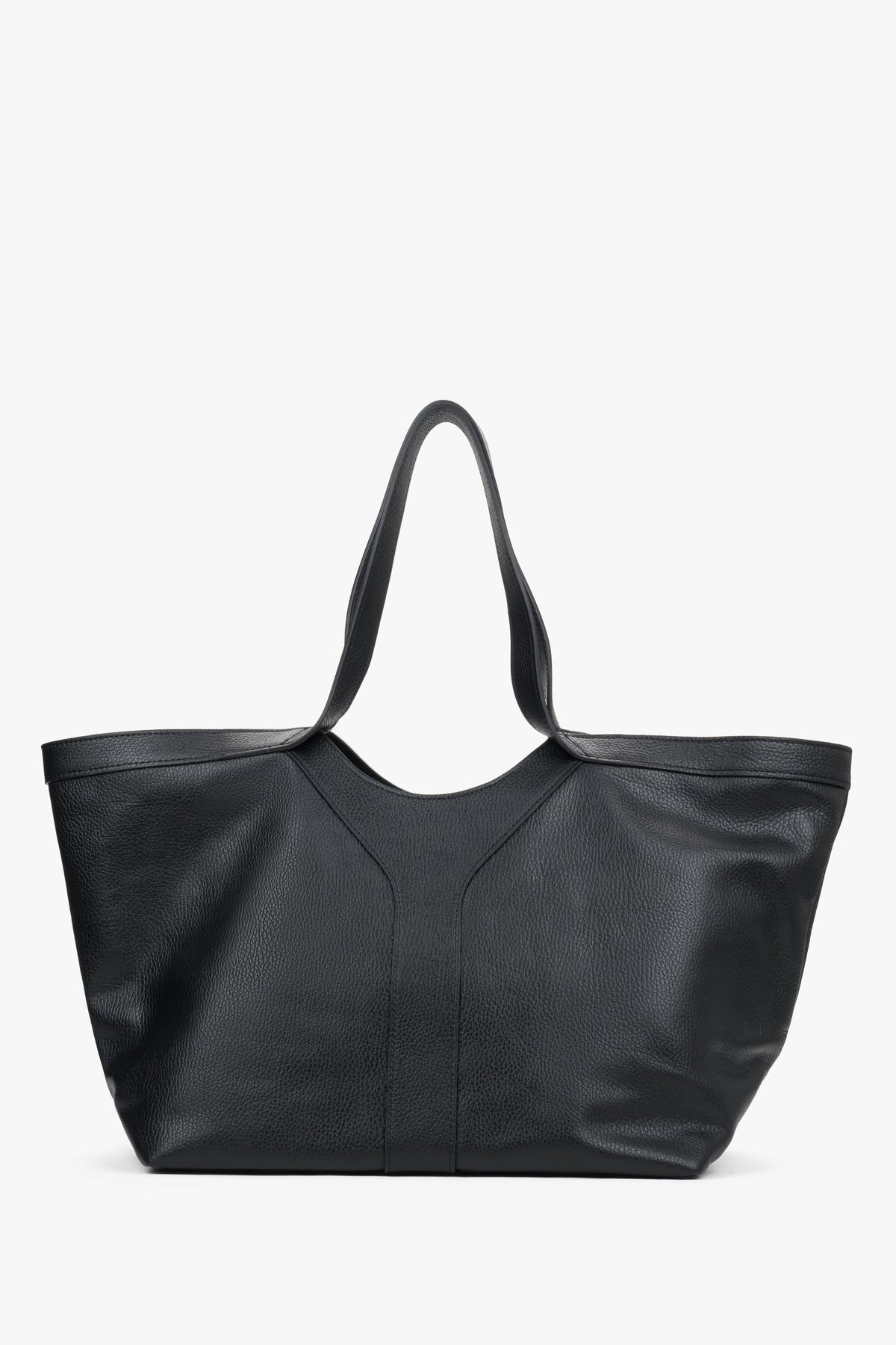 Black women’s shopper bag Estro, made of Italian premium genuine leather.