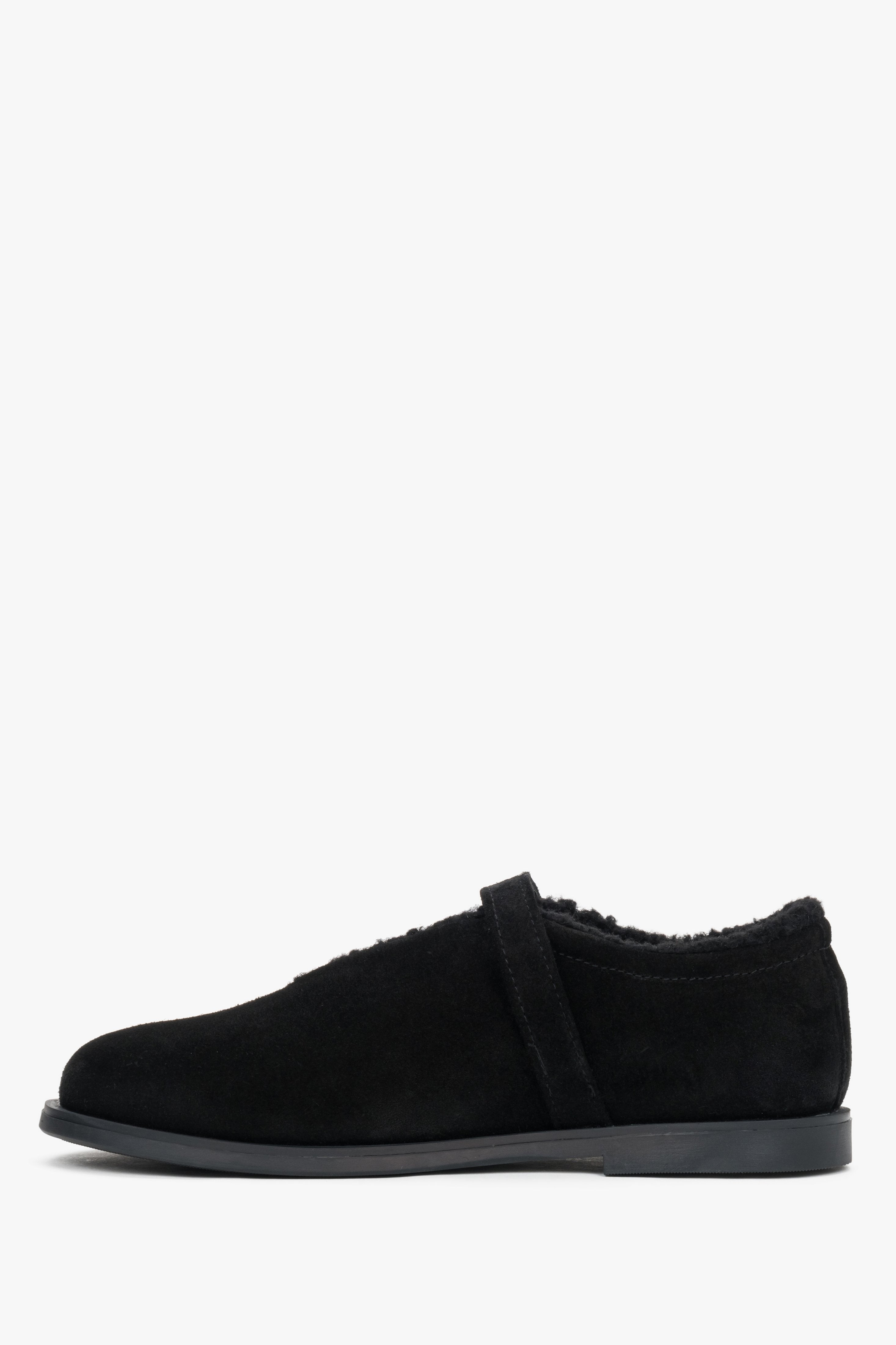 Elegant women’s ballerina flats Estro made of black Italian velour with fur insulation.