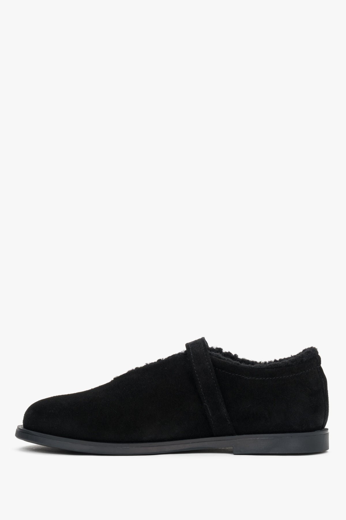 Elegant women’s ballerina flats Estro made of black Italian velour with fur insulation.