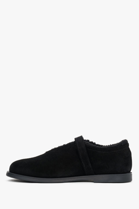 Elegant women’s ballerina flats Estro made of black Italian velour with fur insulation.