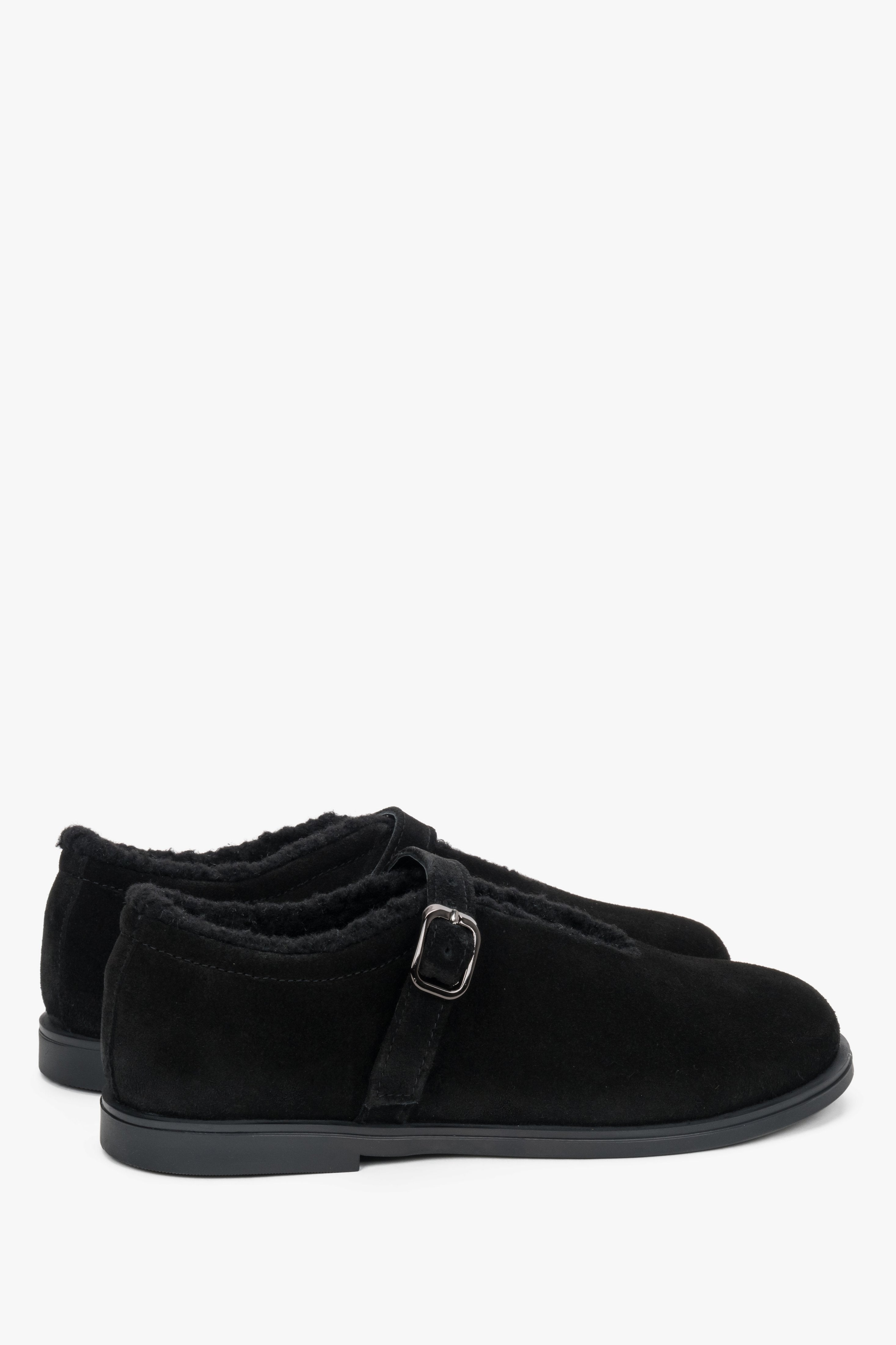 Women’s ballerina flats Estro in black, made of Italian velour with a fur insole.