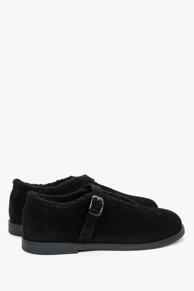 Women’s ballerina flats Estro in black, made of Italian velour with a fur insole.