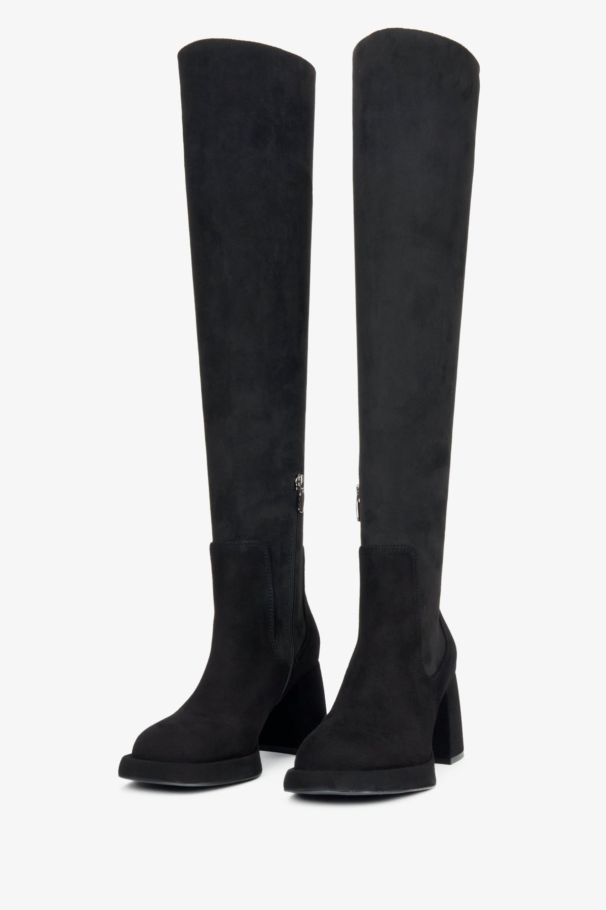 The perfect balance of comfort and sophistication — a square 7.5 cm heel adds subtle height without sacrificing stability.
