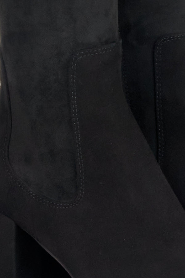 Finished with exquisite detailing — the flexible shaft and subtle stitching highlight the luxurious texture of natural velour.