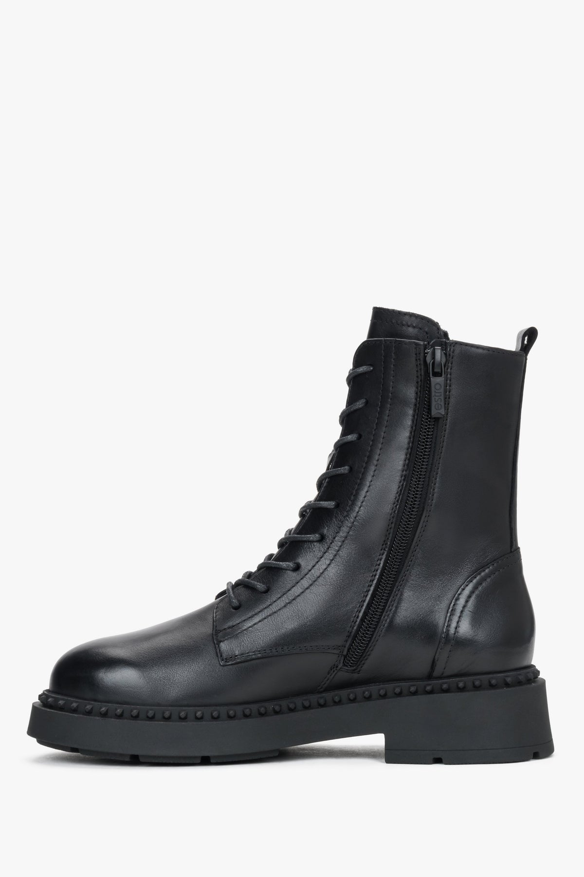 Elegant women's black lace-up leather ankle boots with a platform sole by Estro.