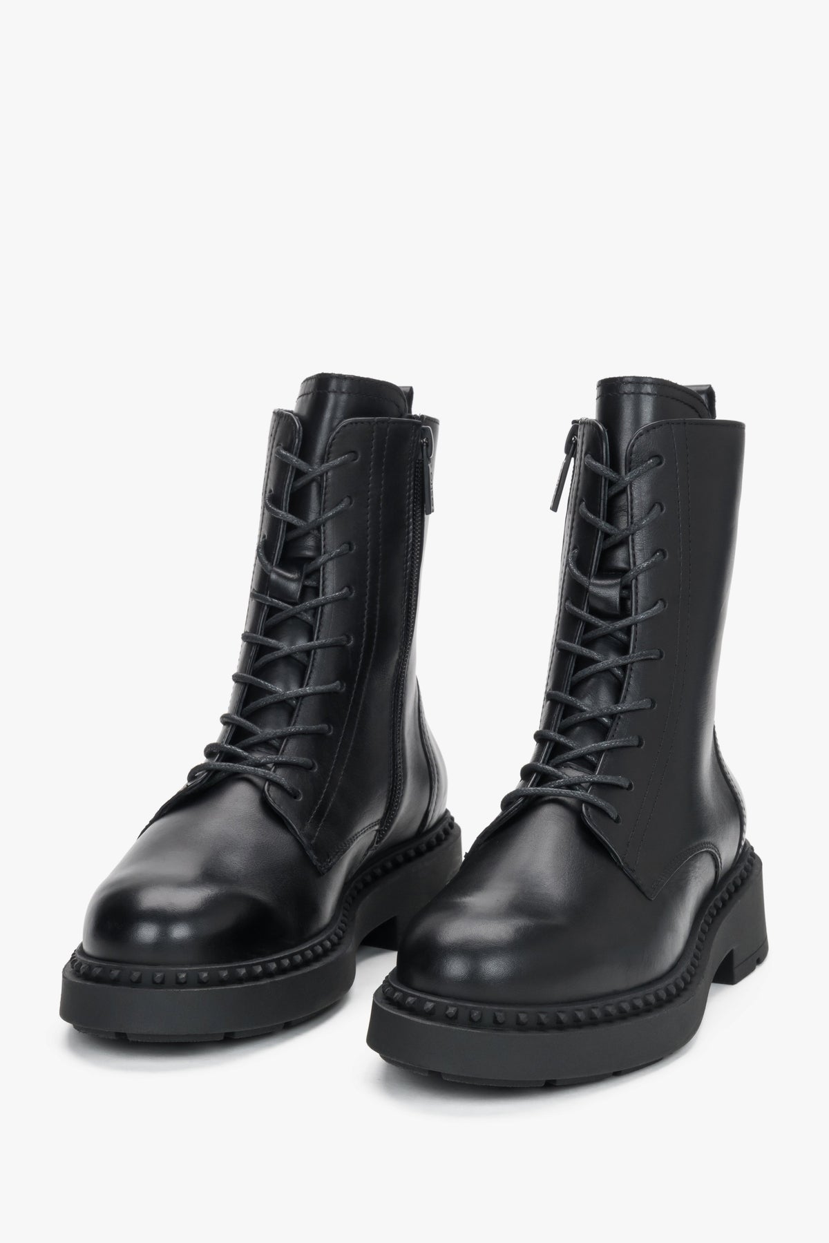 Women's lace-up ankle boots with a chunky sole in premium Italian genuine leather by Estro.