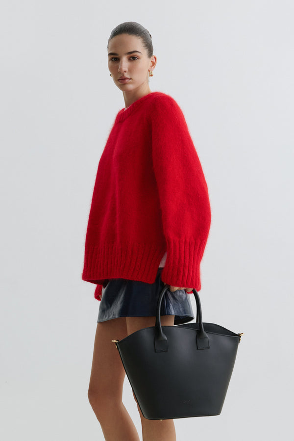 Large black leather shopper bag for women in premium natural Italian leather from Estro.
