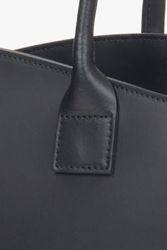 Estro women's black leather shopper tote, spacious design in premium natural Italian leather.