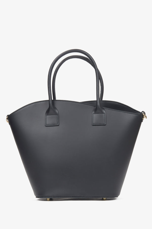 Spacious black shopper handbag made with premium Italian natural leather by Estro.