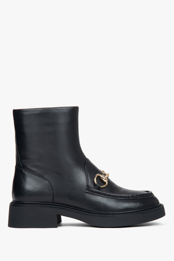Women’s Black Leather Ankle Boots with a Decorative Buckle Estro ER00118392.