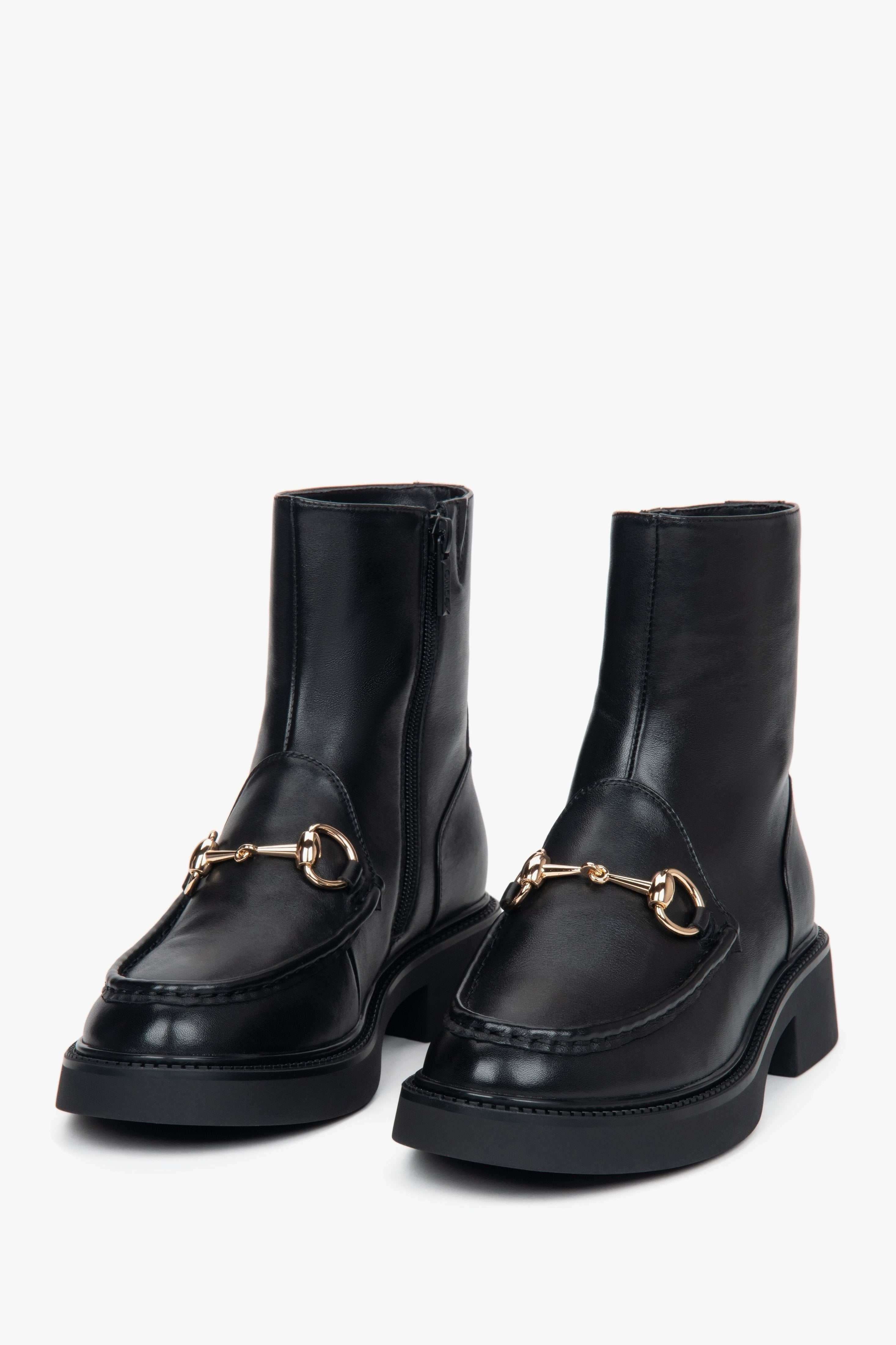 With a decorative buckle, black women’s leather ankle boots by Estro.