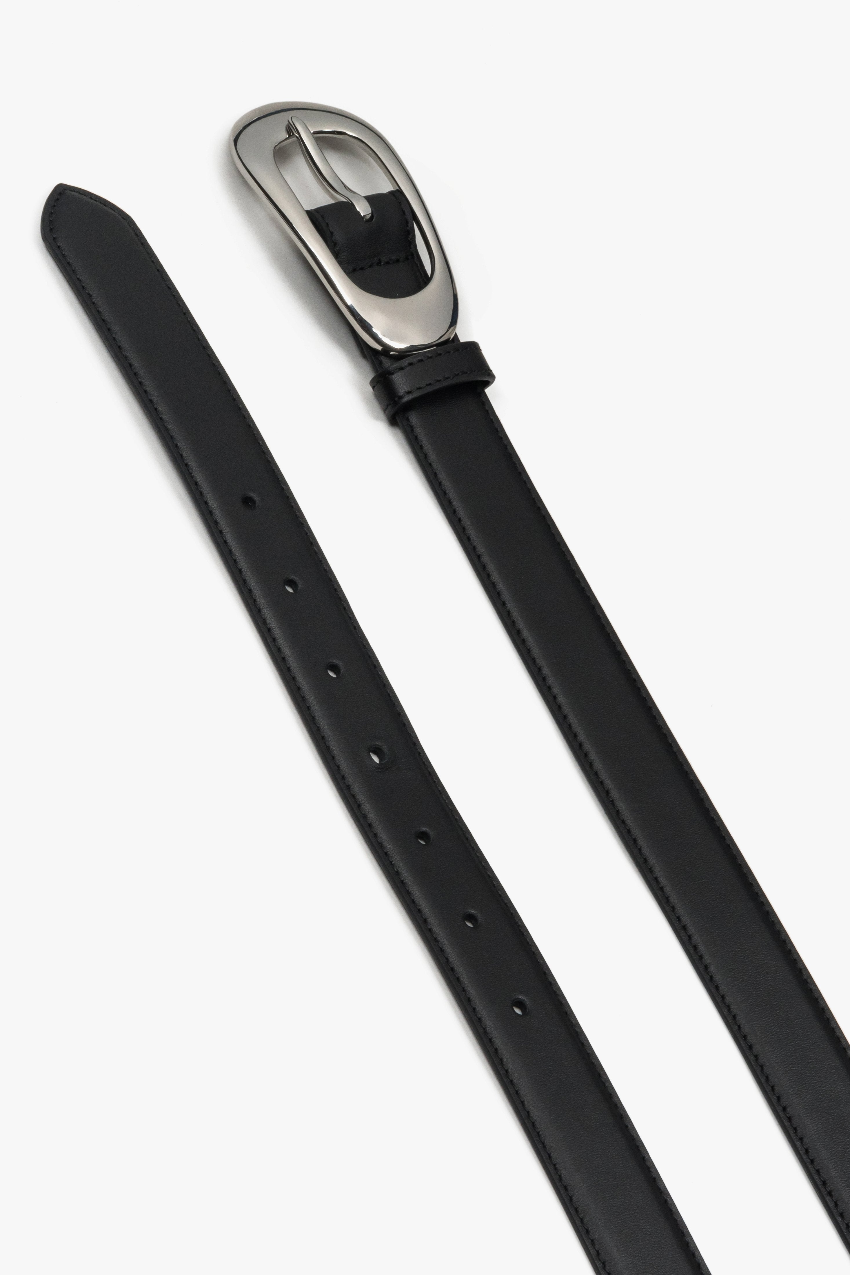 Black leather belt with a large oval buckle Estro.