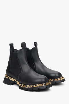 Black leather chelsea boots Estro.