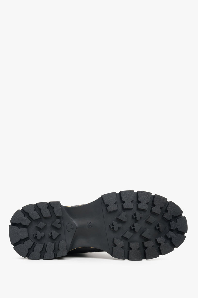 Women's chelsea boots - shoe sole.