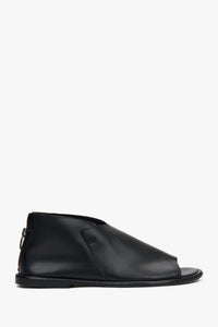 Women's Black Leather Closed-Heel Sandals Estro ER00117376.