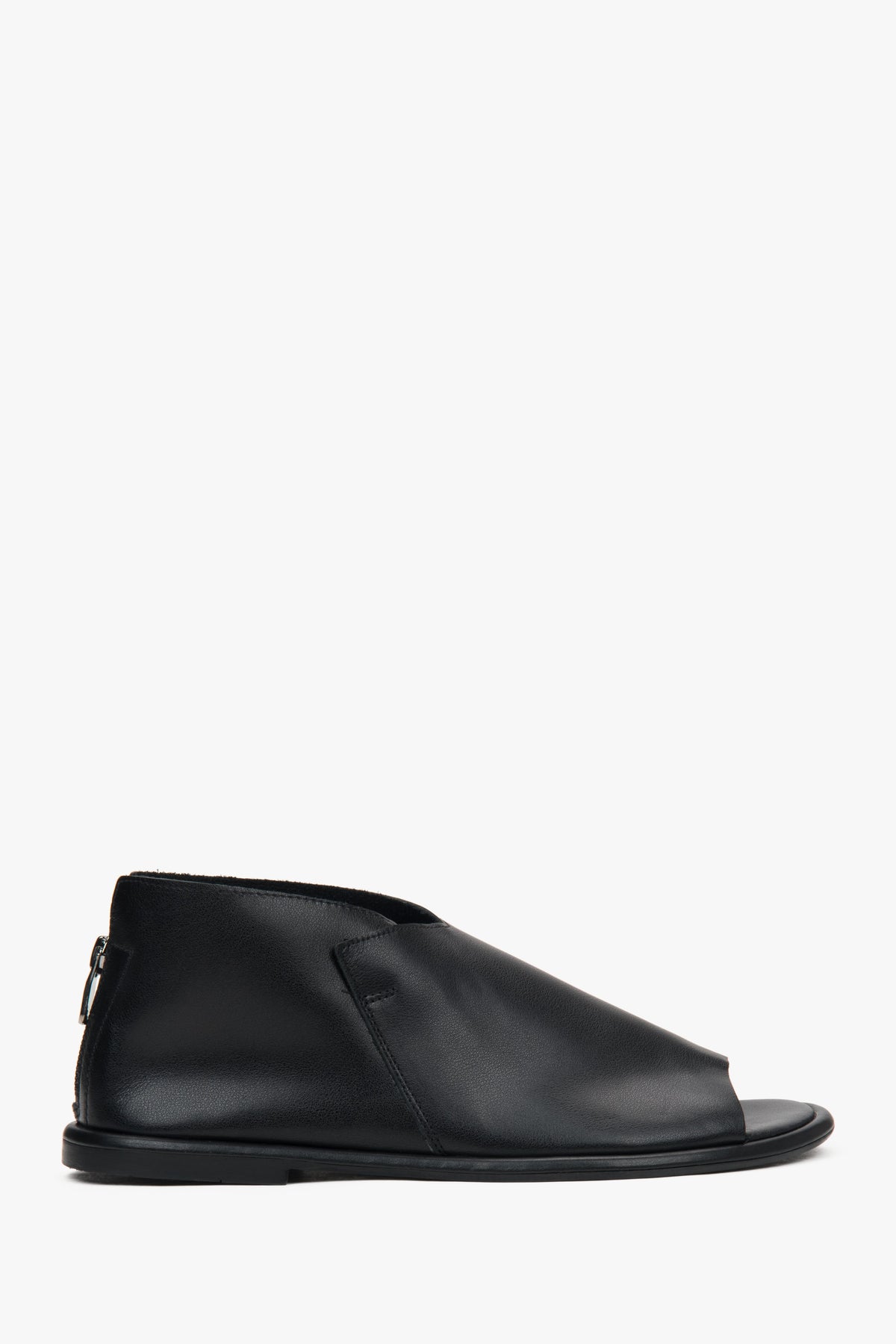Women's Black Leather Closed-Heel Sandals Estro ER00117376.