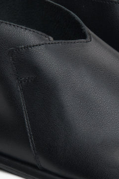 Women's black leather sandals from Estro, featuring a closed-heel for a sophisticated and versatile silhouette. 