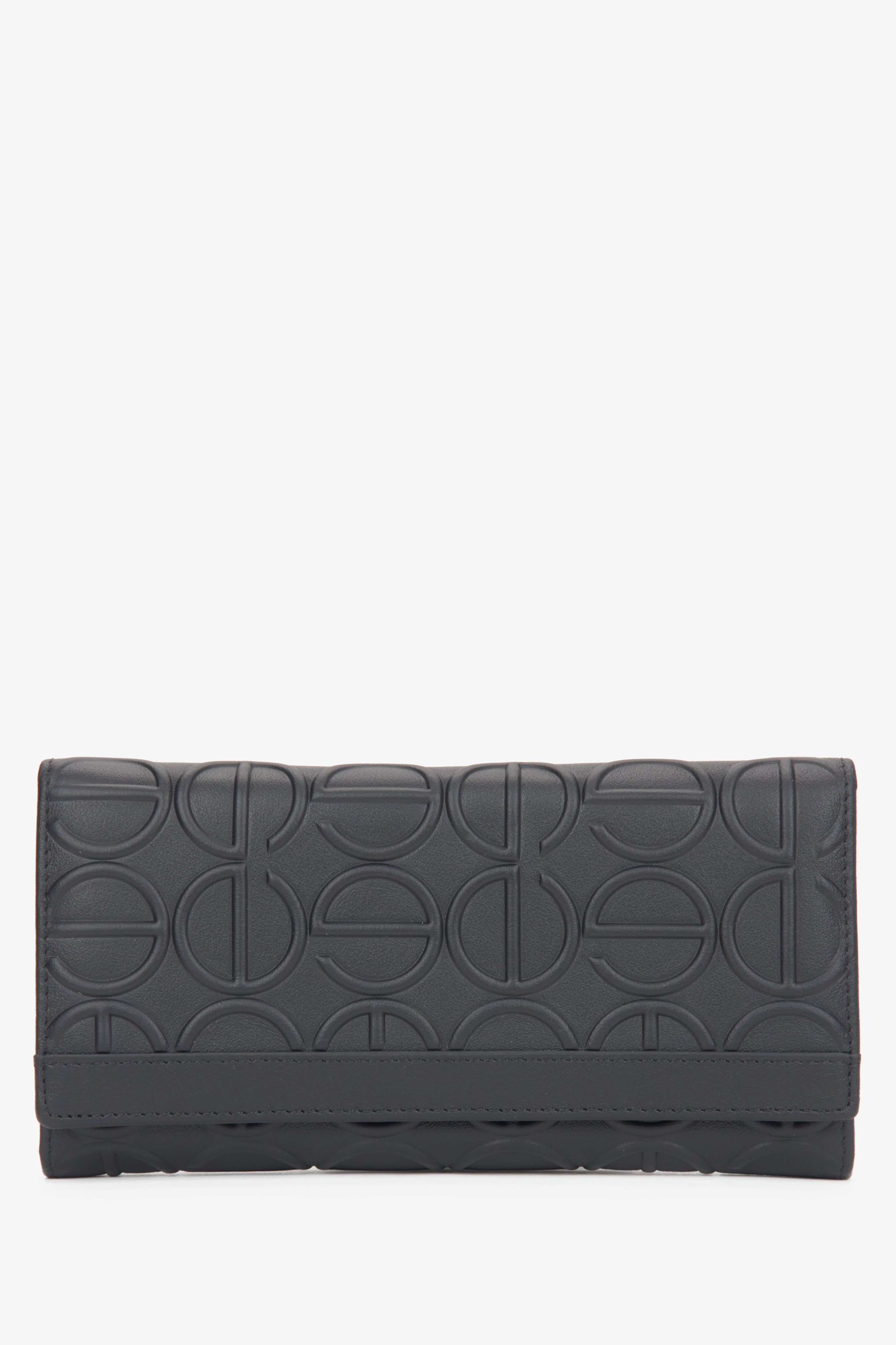 Women's continental wallet in black leather by Estro.