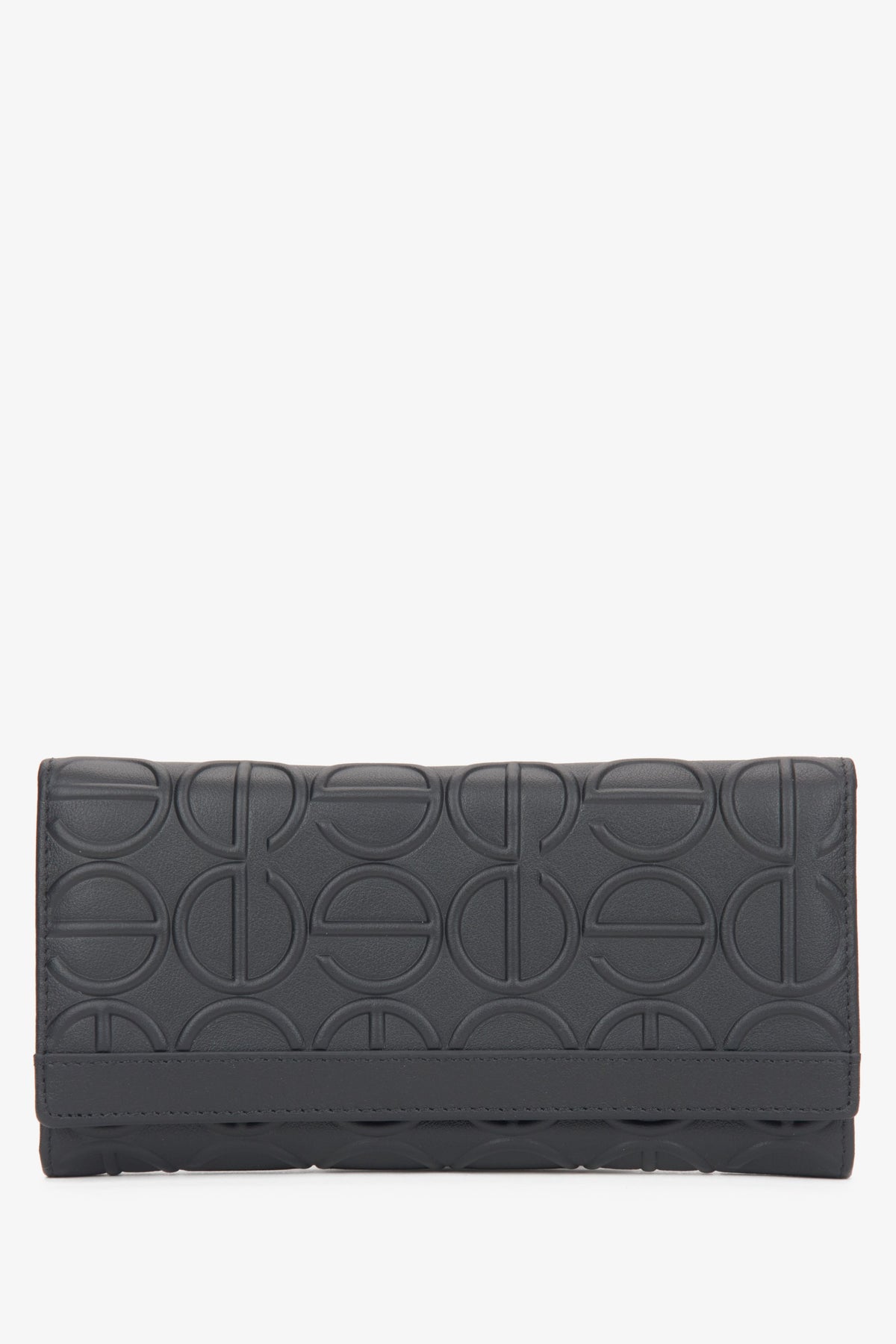 Women's continental wallet in black leather by Estro.