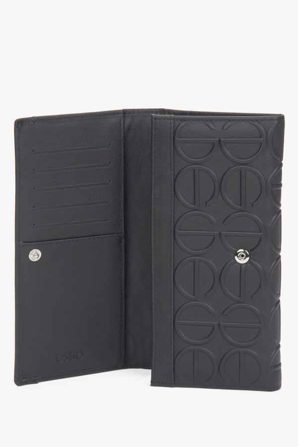 Estro women's black leather wallet in a continental design.