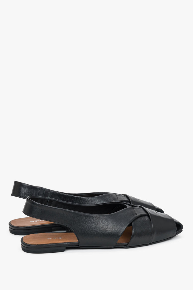 Estro black closed-toe leather sandals.